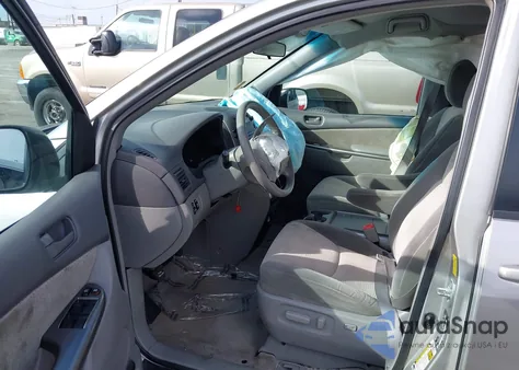 2010 Toyota Sienna Le z USA, uszkodzony, nr VIN 5TDKK4CC8AS316132